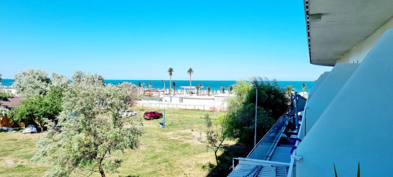 White Tower - Private Studio 106 Mamaia Buitenkant foto